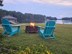 waterfront Lake Greenwood boat launch king beds hot tub fire pit sun sets pellet grill private peninsula